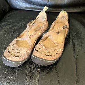 JBU size 6 shoes